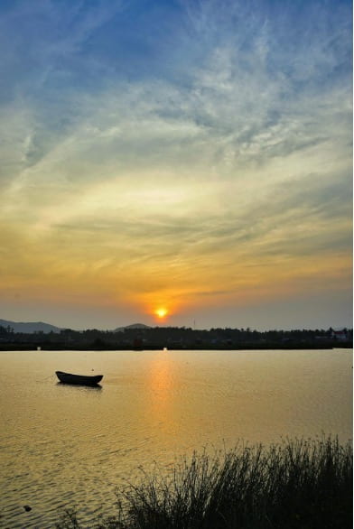 An image of a lake at sunset